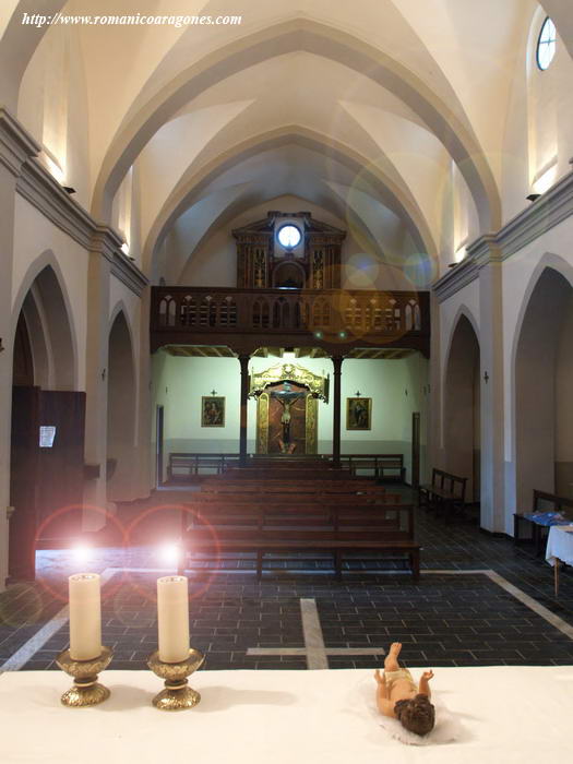 INTERIOR DEL TEMPLO HACIA LOS PIES